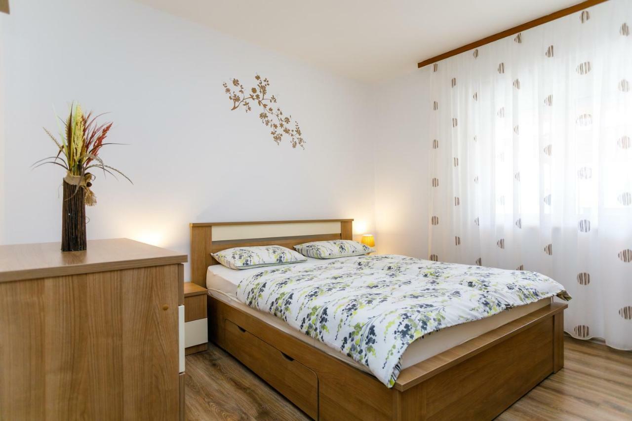 Holiday House Snjezana Krk Town Esterno foto