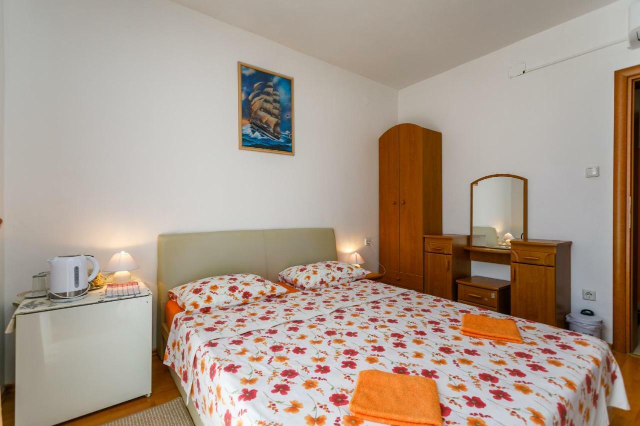 Holiday House Snjezana Krk Town Esterno foto