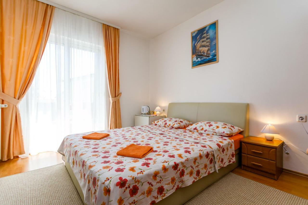 Holiday House Snjezana Krk Town Esterno foto